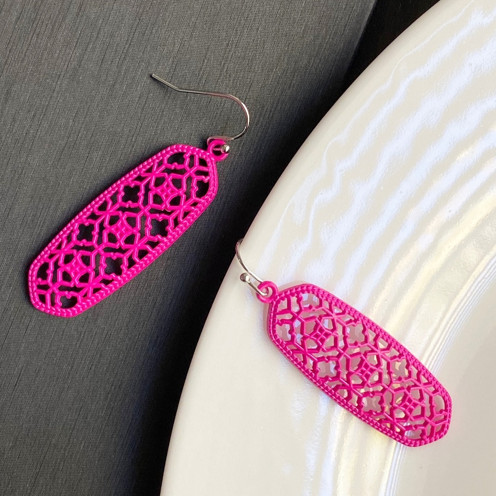NEW Oval Filigree Earrings (fuchsia)